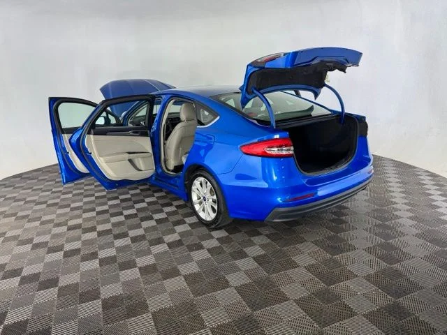 Used 2019 Blue Ford SE image 14