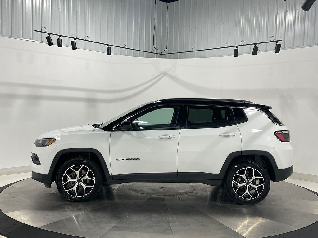 Used 2026 White/off-white Jeep Limited image 16