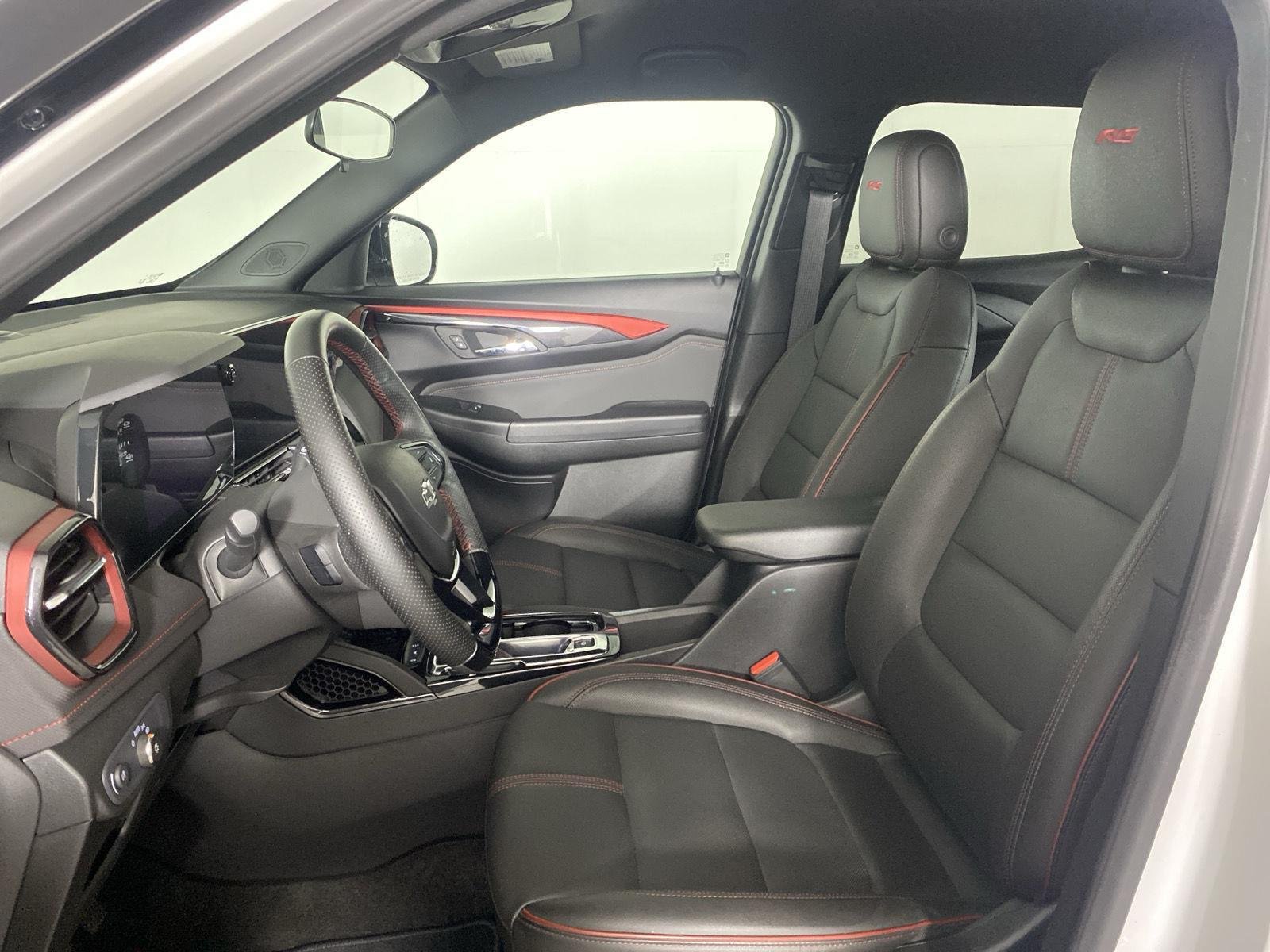 Used 2025 Iridescent Pearl Tricoat Chevrolet RS image 10