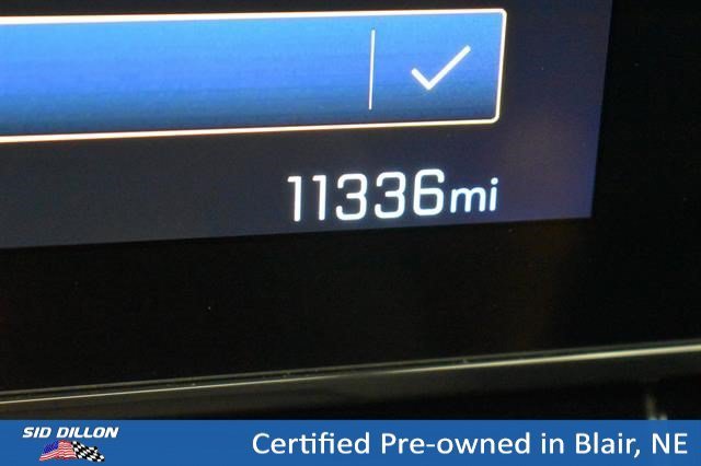 Used 2025 Summit White Chevrolet 2RS image 14