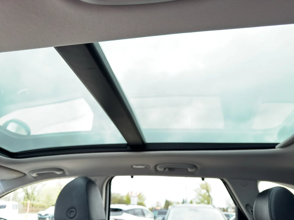Used 2019 Snow White Pearl Kia SX V6 image 15