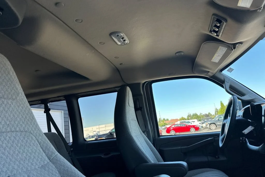 2024 Chevrolet Express Passenger LT - Photo 18