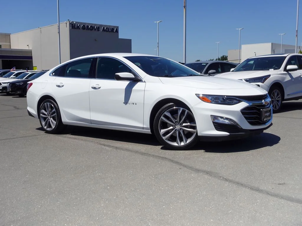 Used 2024 Summit White Chevrolet LT image 5