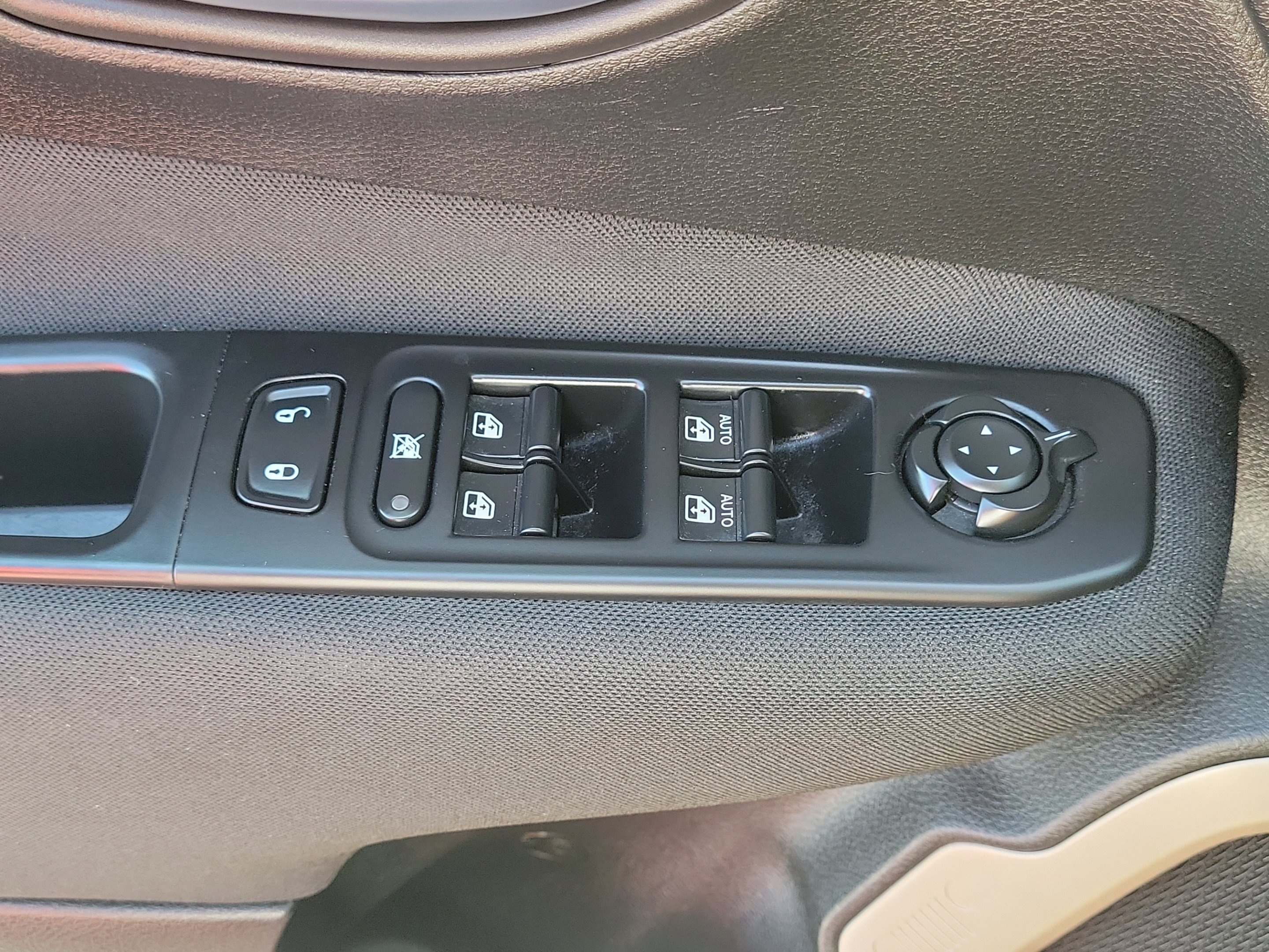 Used 2017 Colorado Red Jeep Latitude image 27
