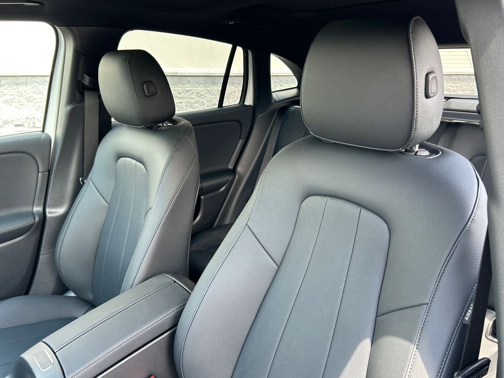 New 2026 Polar White Mercedes-Benz GLA250 image 15