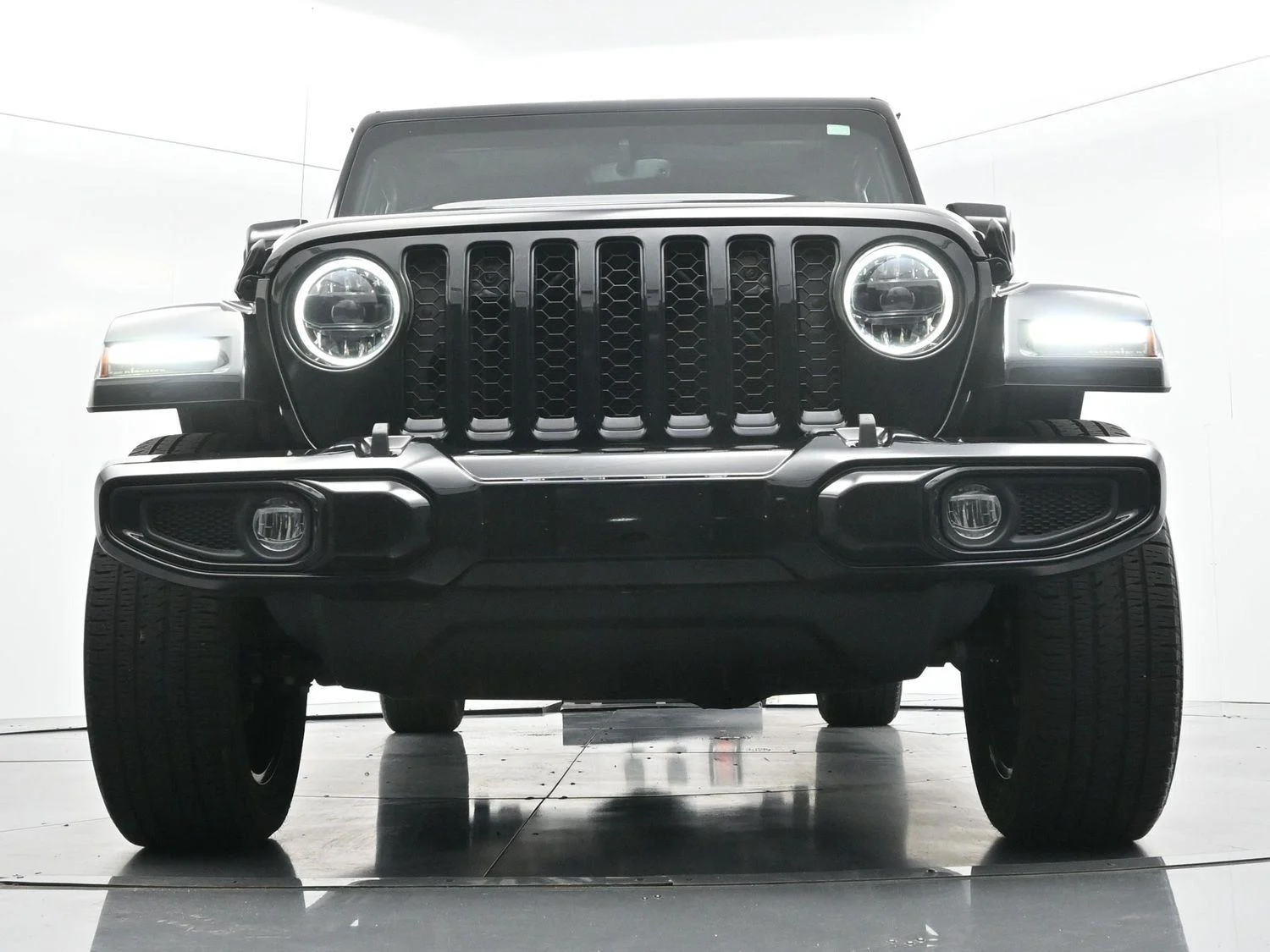 Used 2023 Black Clearcoat Jeep High Altitude image 41
