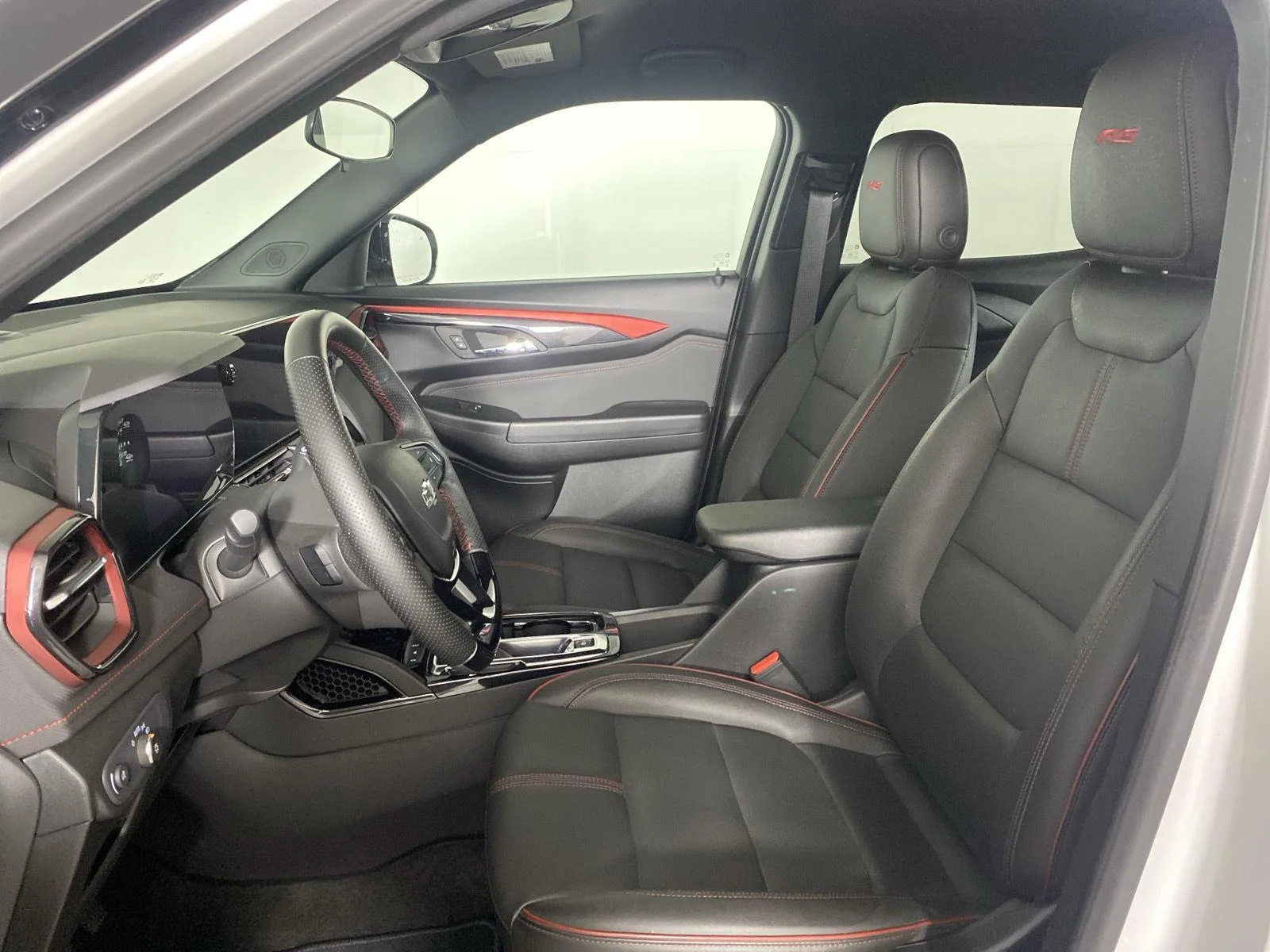 Used 2025 Iridescent Pearl Tricoat Chevrolet RS image 10