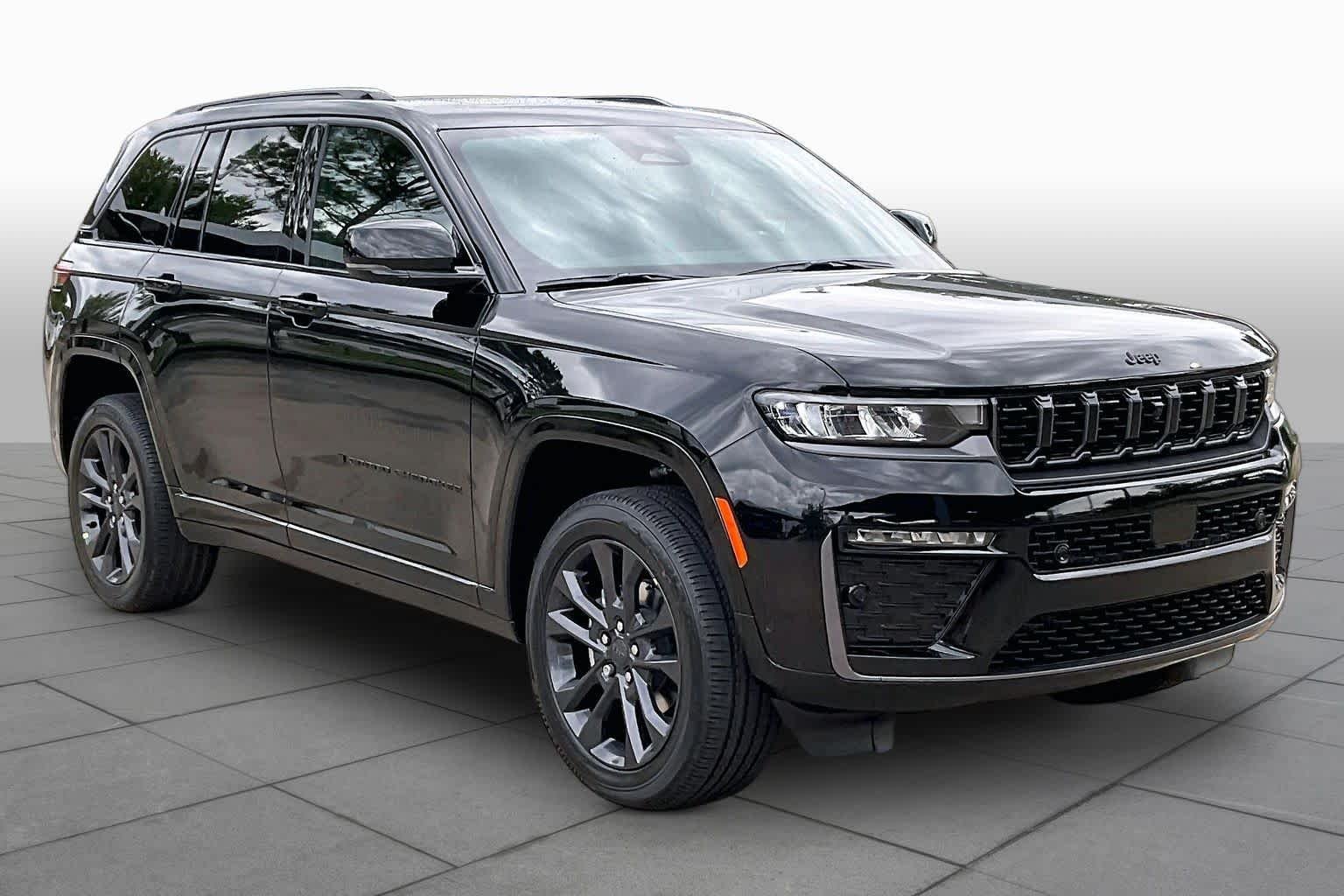 New 2026 Diamond Black Crystal Pearl-Coat Exterior Paint Jeep Limited Reserve image 2