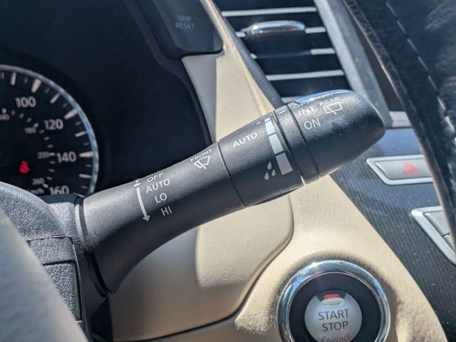 Used 2019 White INFINITI LUXE image 30