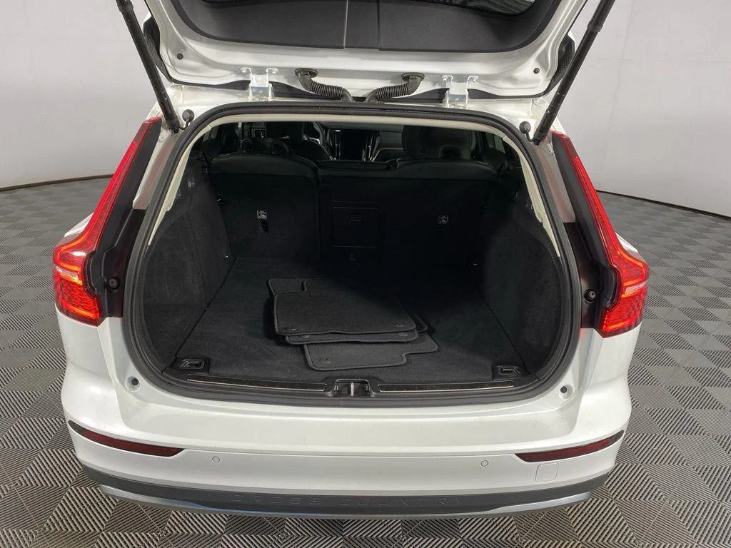Used 2023 Crystal White Metallic Volvo Plus image 13
