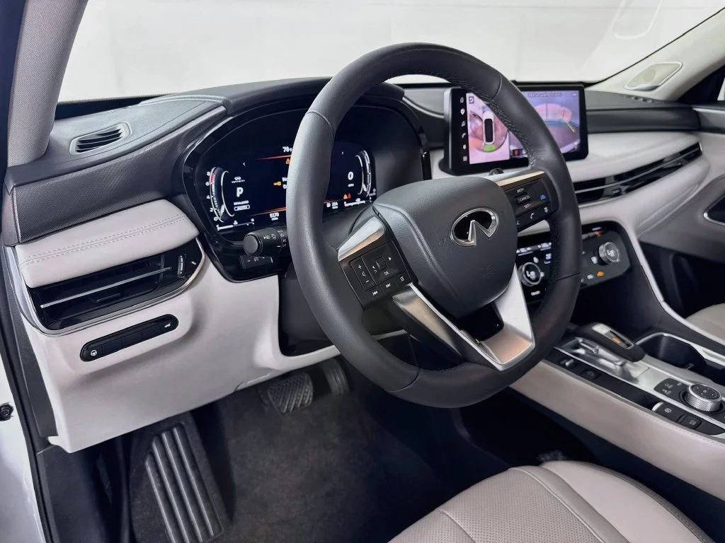 Certified Used 2027 White INFINITI LUXE image 12