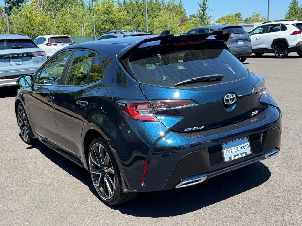 Used 2022 Galactic Aqua Mica Toyota XSE image 5