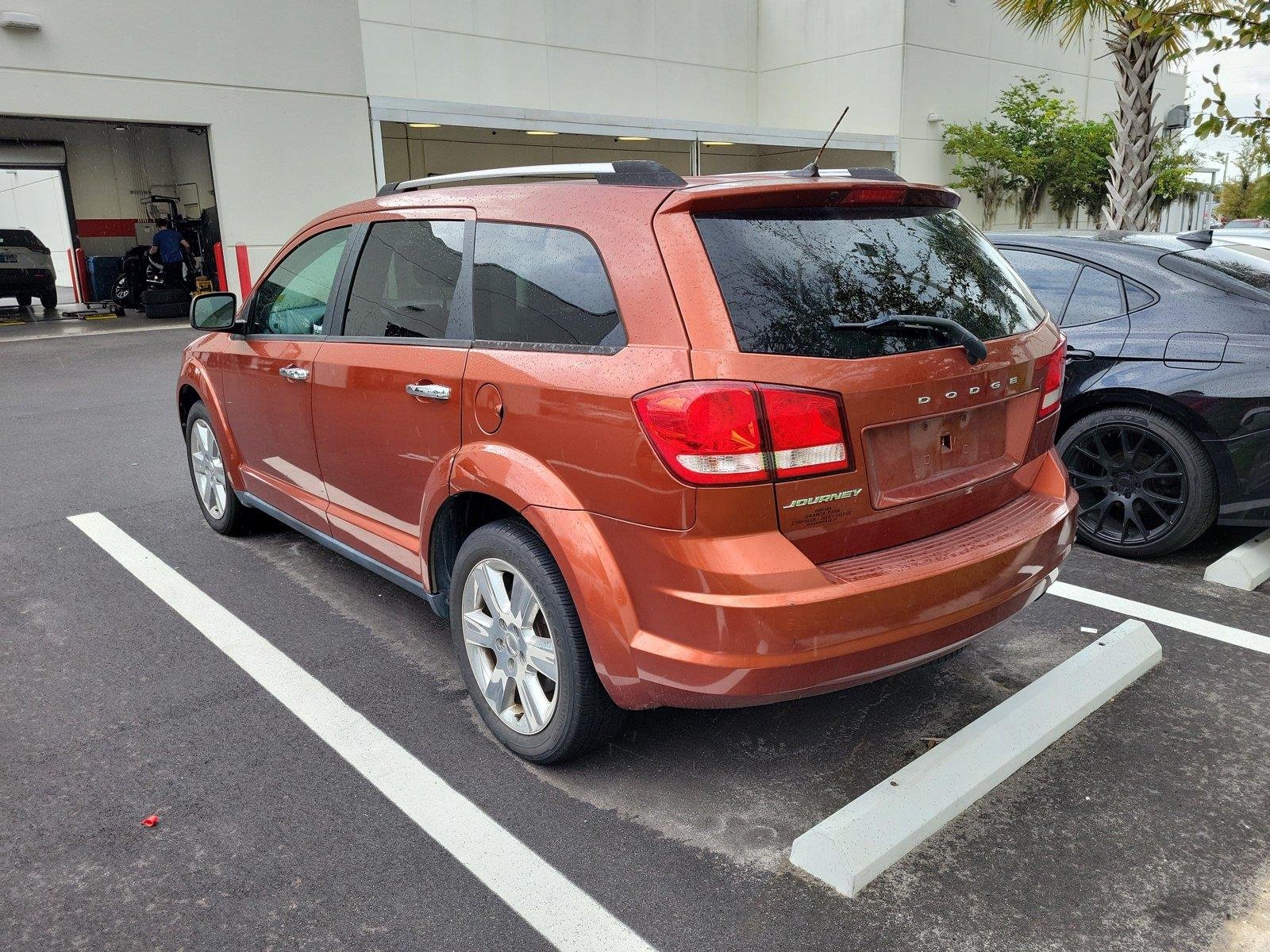 Used 2014 Copperhead Pearlcoat Dodge SE image 2