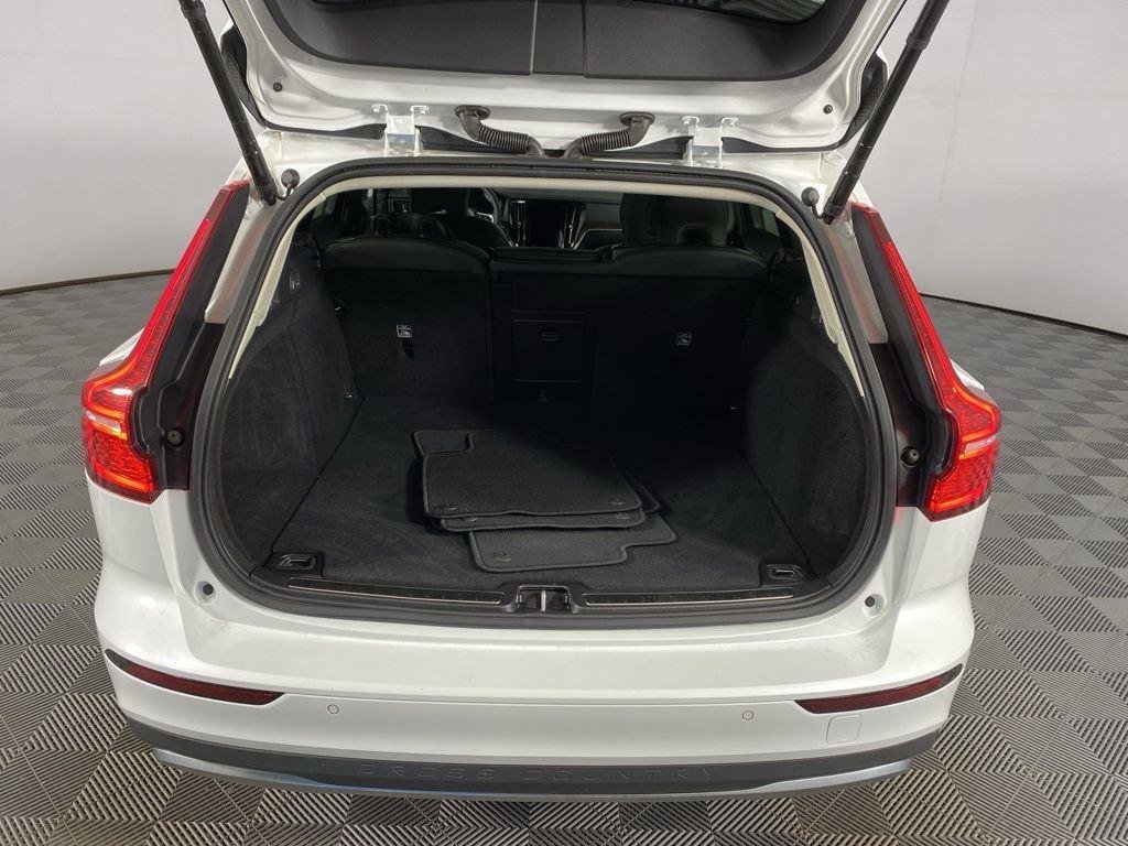 Used 2023 Crystal White Metallic Volvo Plus image 13