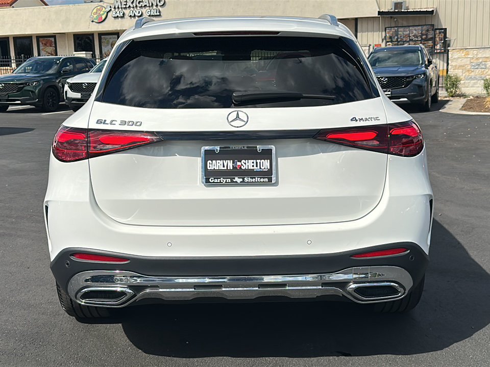 Used 2024 Polar White Mercedes-Benz 4MATIC® SUV image 7