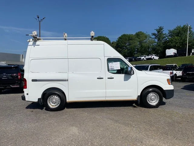 Used 2014 White Nissan S image 14