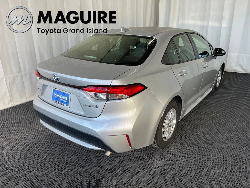 Used 2020 Silver Toyota LE image 31