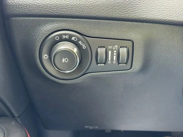 Used 2018 White Jeep Trailhawk 4x4 image 34