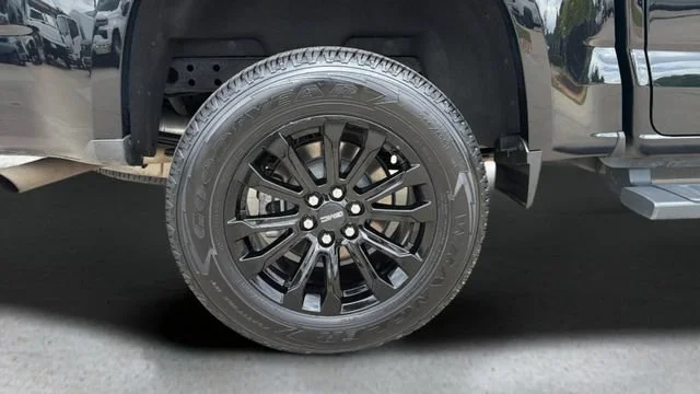 Used 2022 Onyx Black GMC Elevation image 33