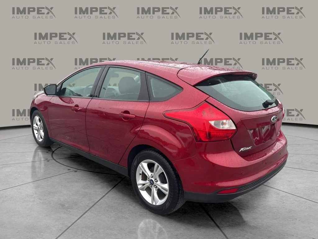 Used 2013 Red Ford SE image 3