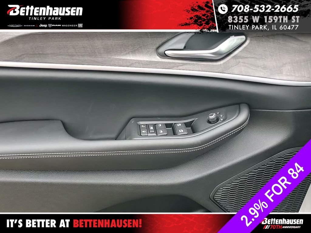 New 2026 Silver Zynith Exterior Paint Jeep Altitude image 12