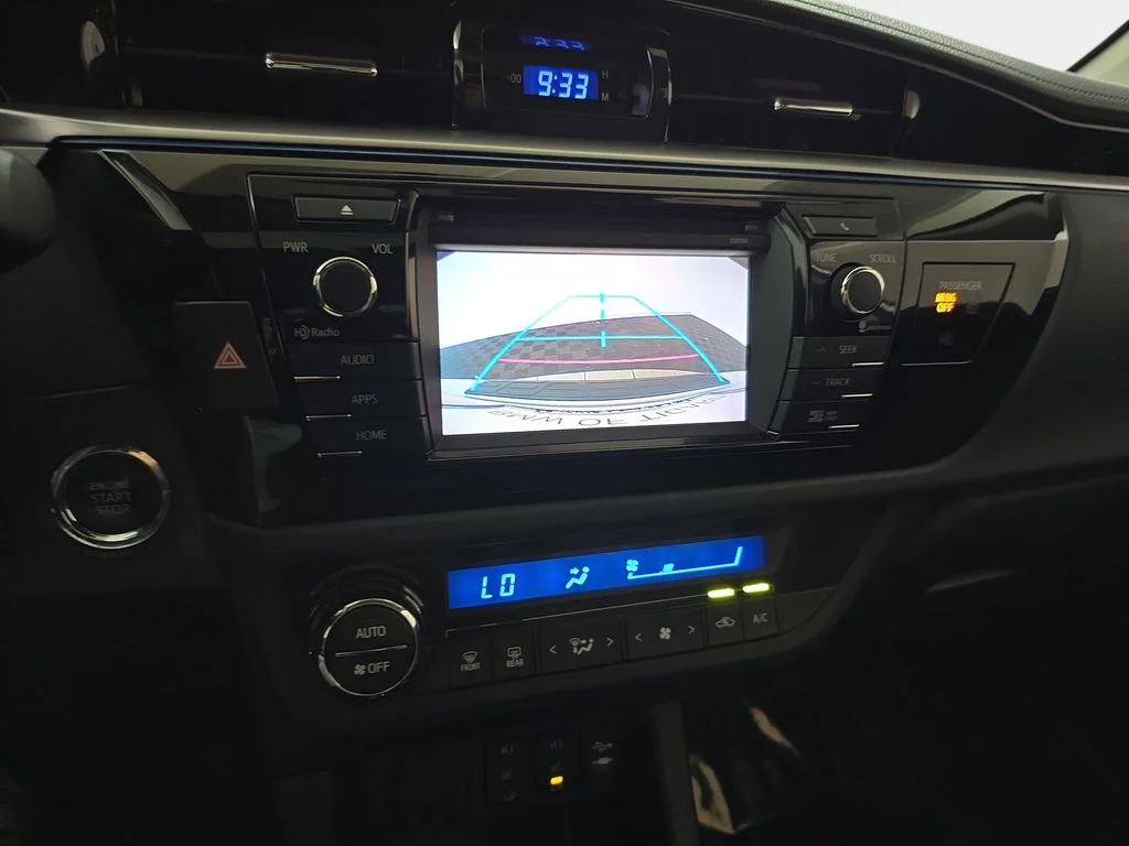 Used 2014 Classic Silver Metallic Toyota S Premium image 23