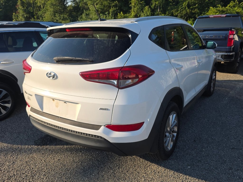 Used 2016 Dazzling White Hyundai SE image 3