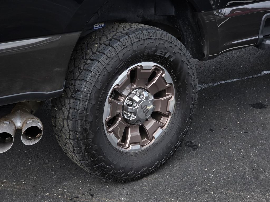 Used 2024 Agate Black Metallic Ford King Ranch image 42