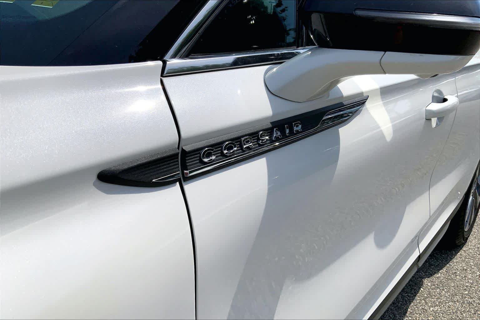 Used 2022 Pristine White Metallic Tri-Coat Lincoln Reserve image 10