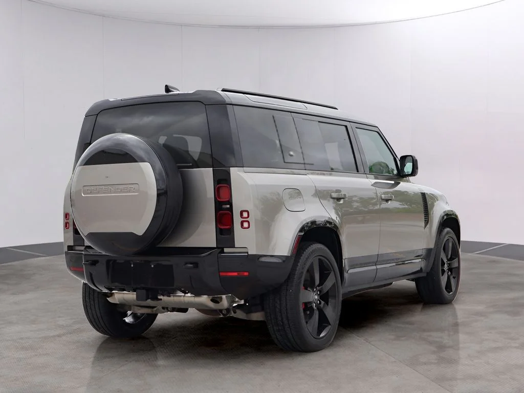 Certified Used 2024 Silicon Silver Premium Metallic Land Rover X-Dynamic SE image 5