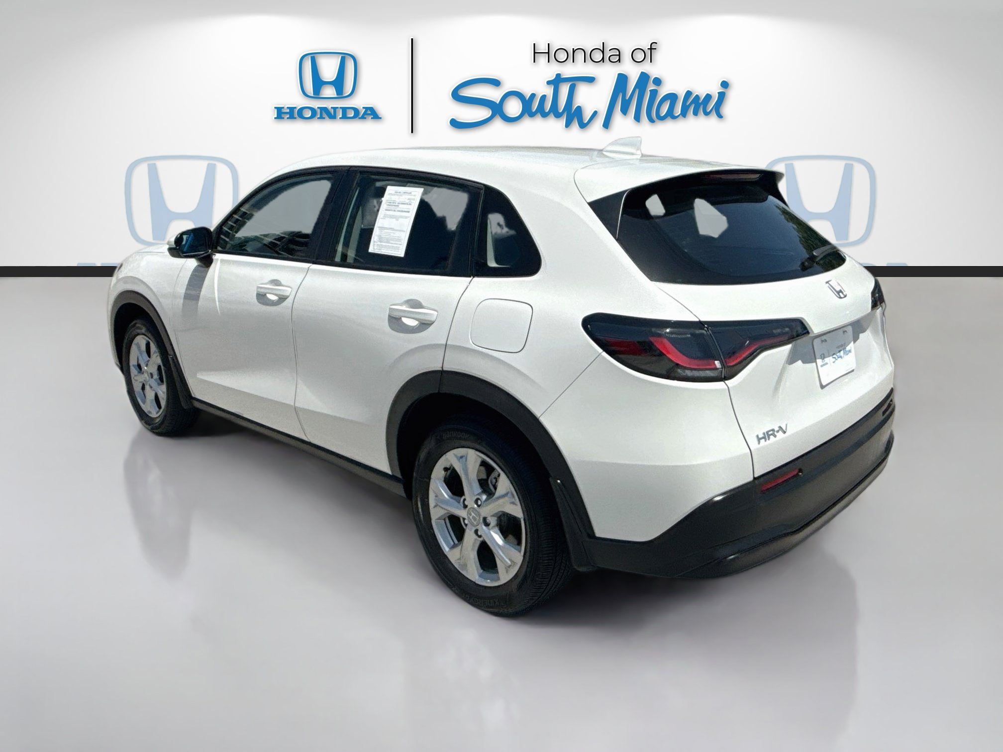 Certified Used 2025 Platinum White Pearl Honda 2WD LX image 5