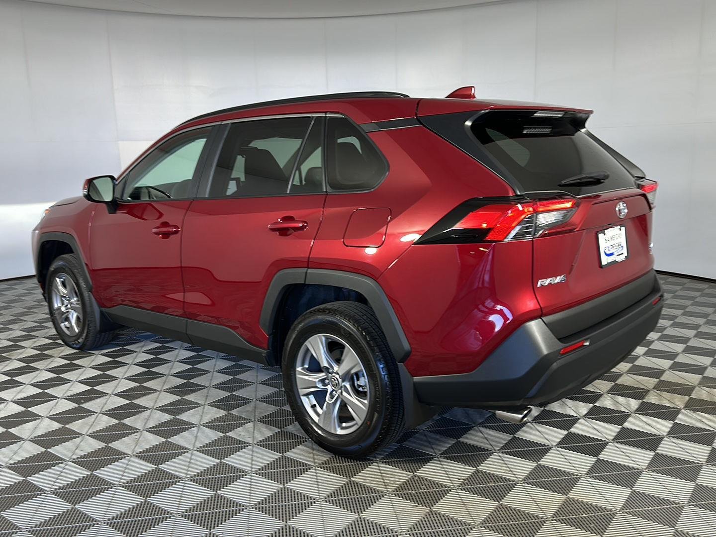 Used 2025 Ruby Flare Pearl Toyota XLE image 5