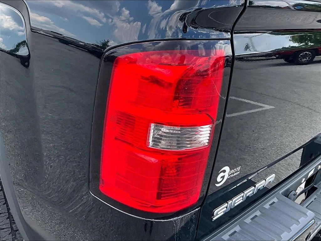 Used 2015 Black GMC SLE image 32