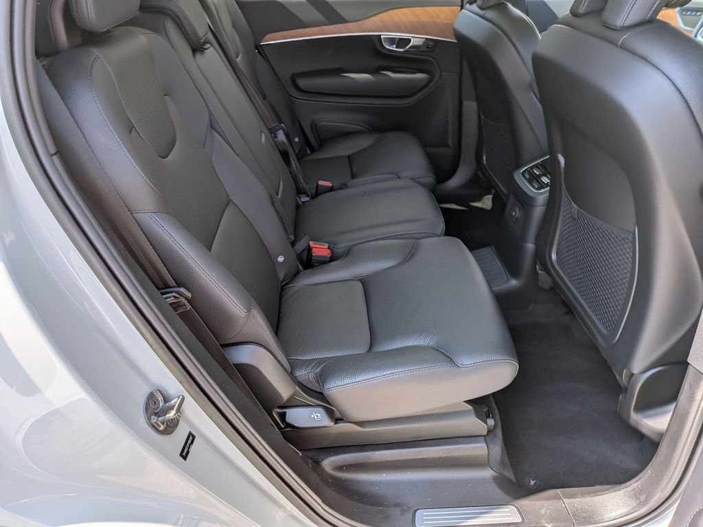 Used 2023  Volvo T8 Core Bright Theme image 18