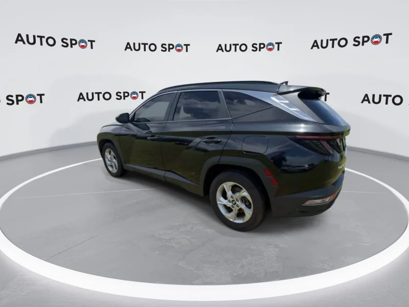 Used 2022 Black Hyundai SEL image 2