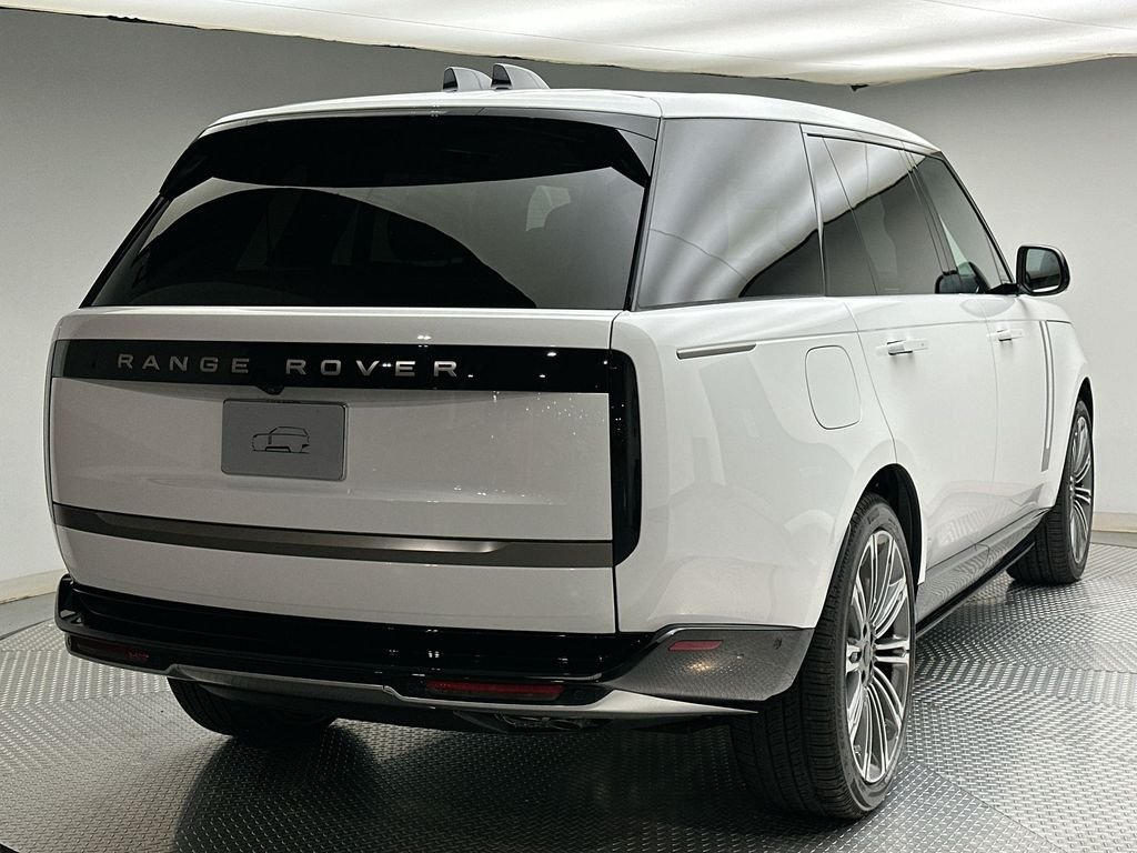 New 2026 Fuji White Land Rover SE image 3