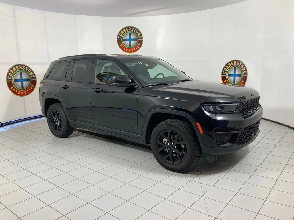 Used 2025 Black Jeep Altitude image 21