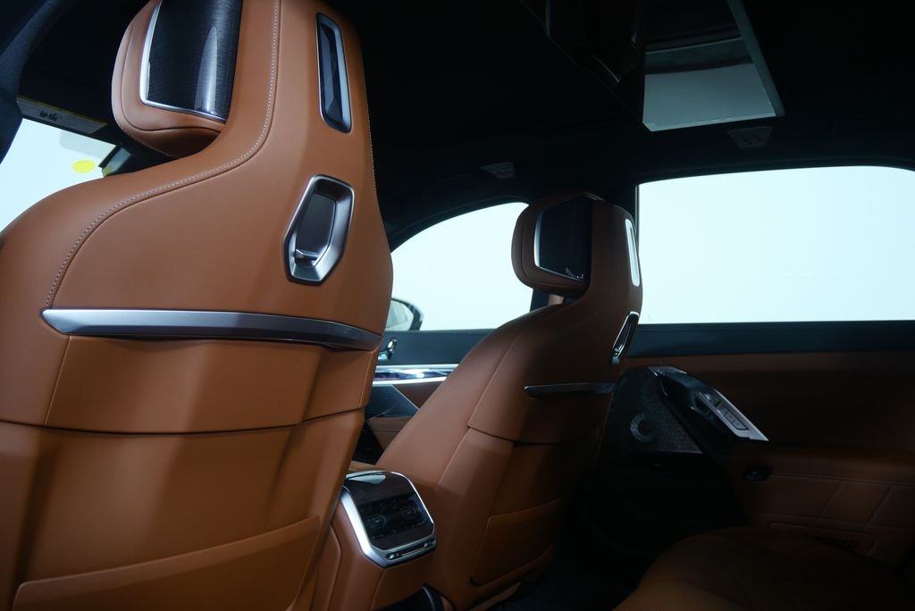 New 2026 Mineral White Metallic BMW 750e xDrive image 16
