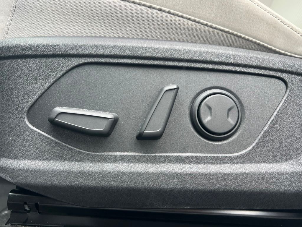 Certified Used 2024 Silver Hyundai SEL Convenience image 12