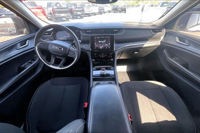 Used 2023 Silver Jeep Laredo image 15