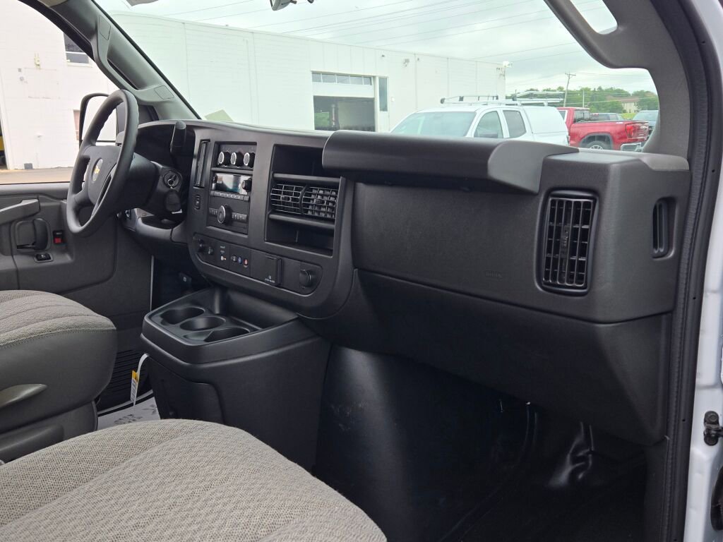 2025 Chevrolet Express Cargo Work Van - Photo 7