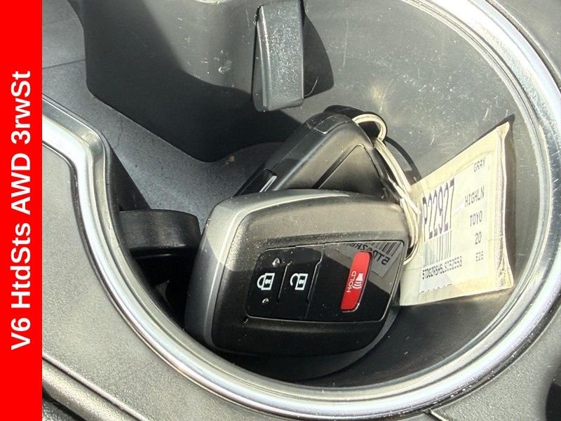 Used 2020 Moon Dust Toyota XLE image 31