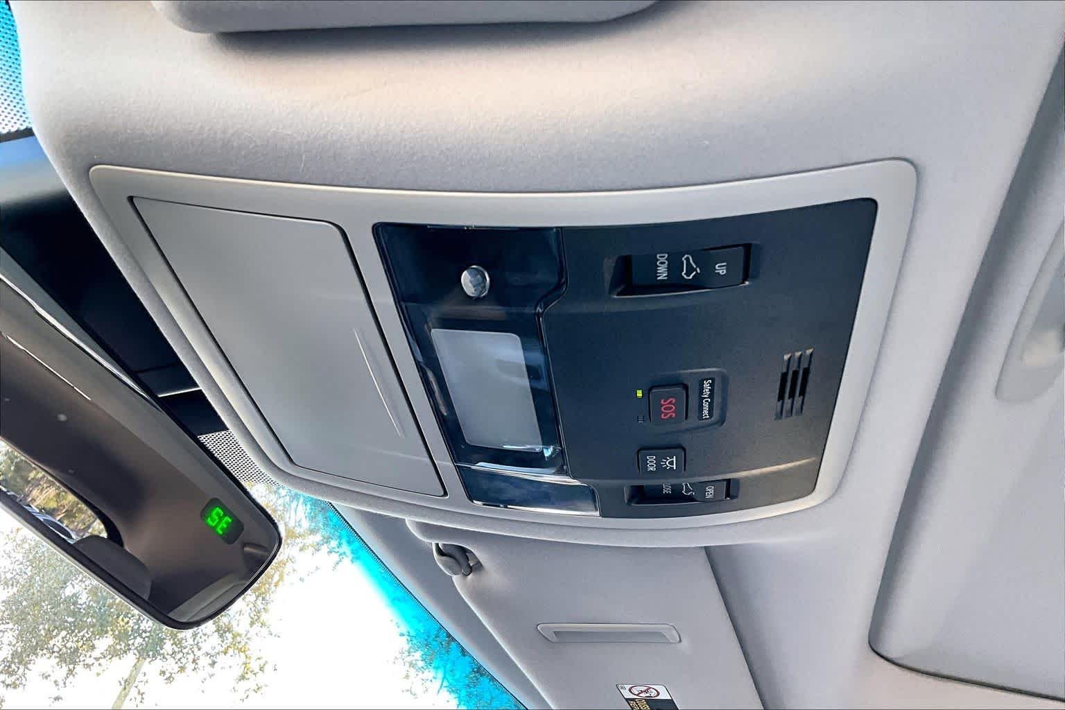 Used 2019 Silver Lining Metallic Lexus Premium image 32