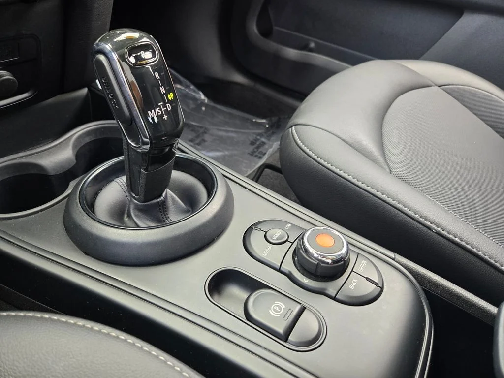 Used 2021 Silver MINI Oxford Edition image 21