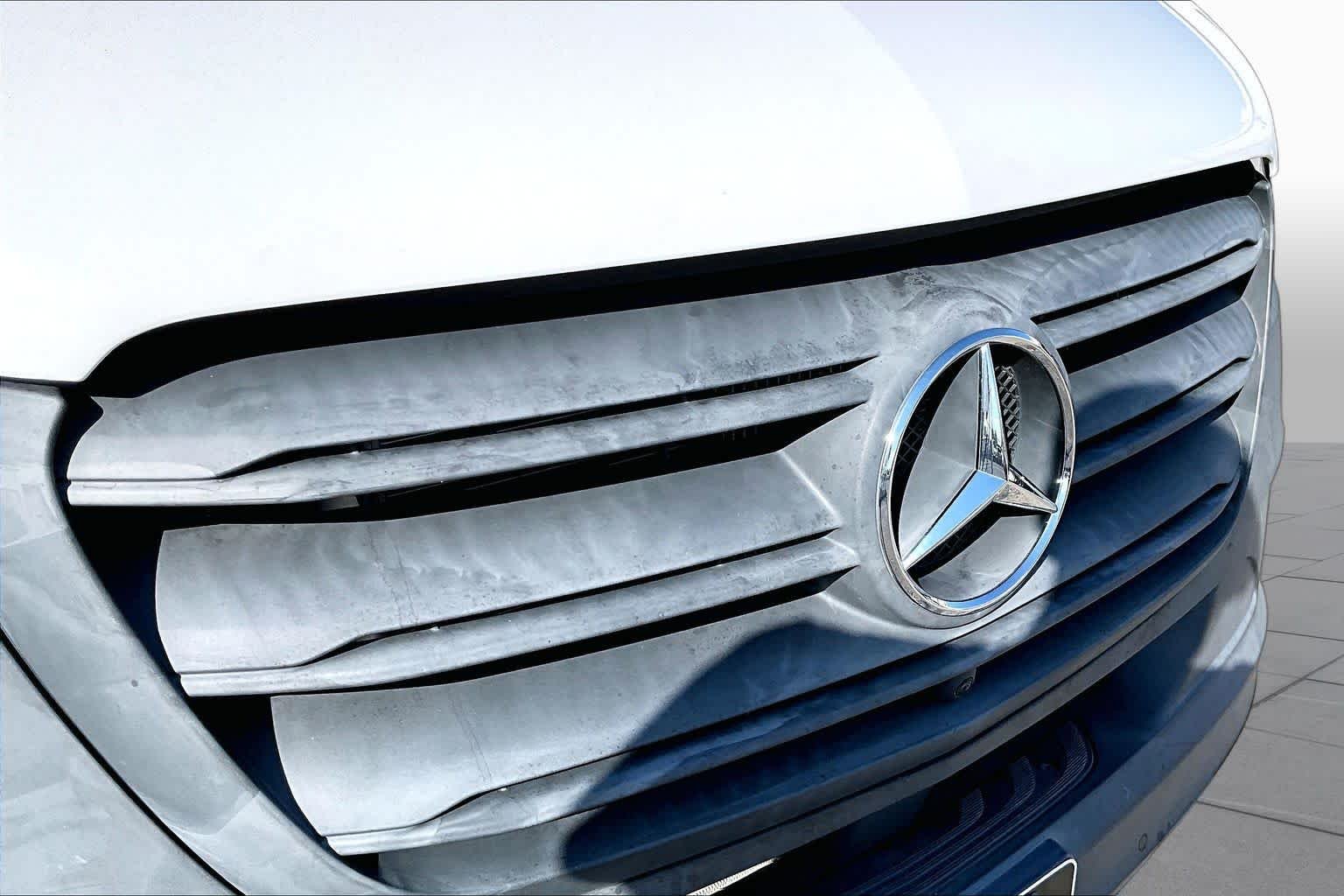 Used 2022 Arctic White Mercedes-Benz  image 30