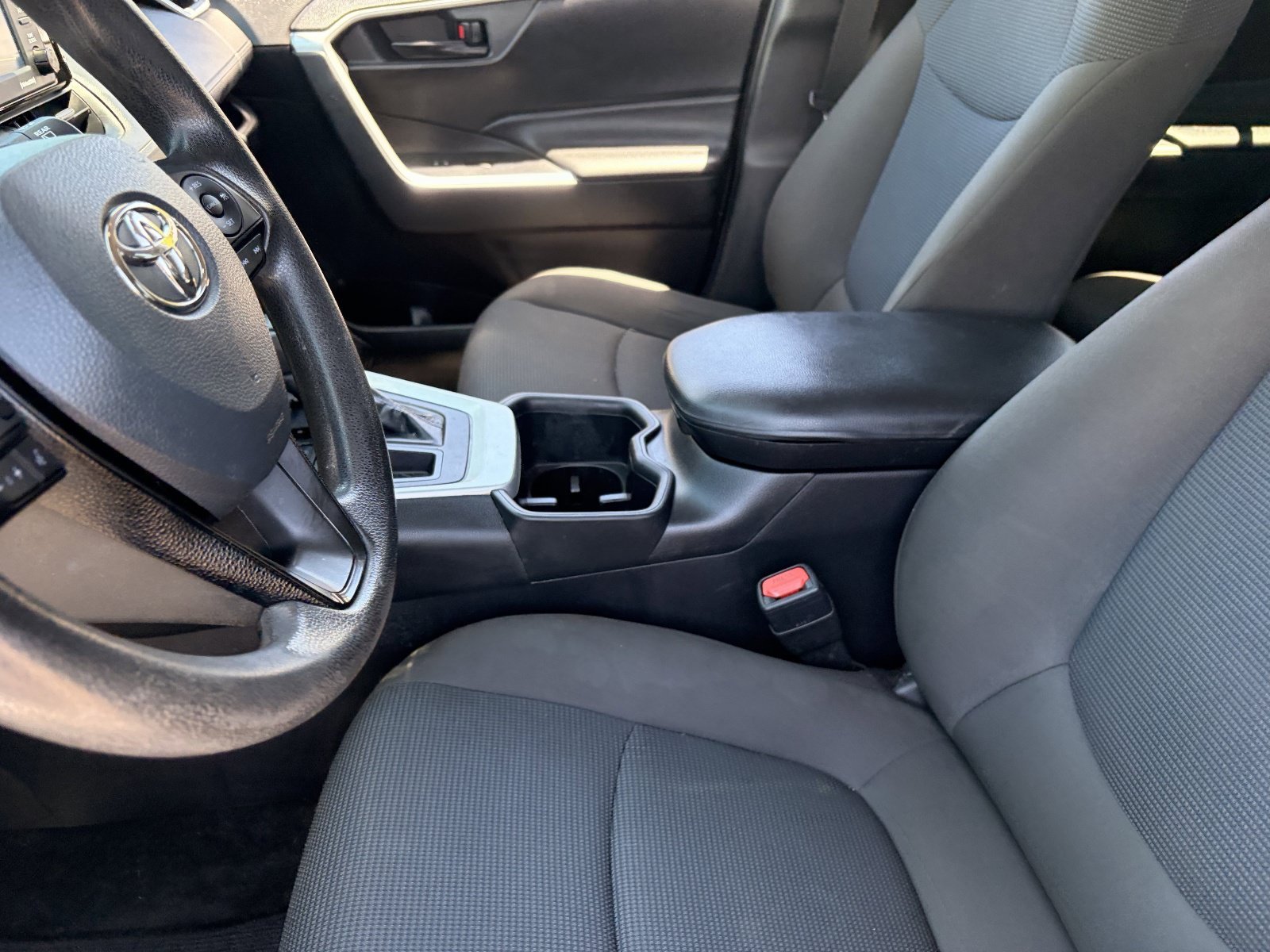 Used 2022 Silver Toyota LE image 10