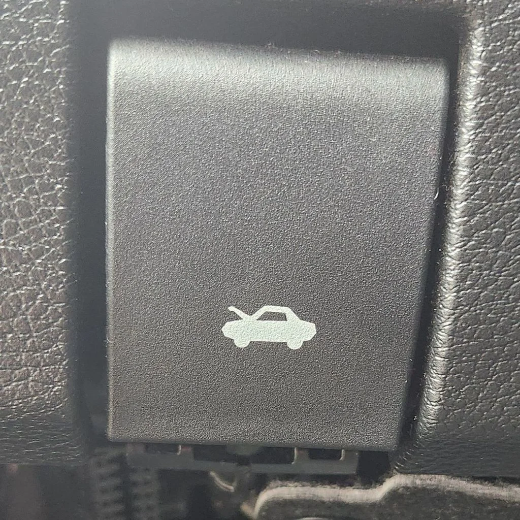 Used 2023 Black Jeep Limited image 44