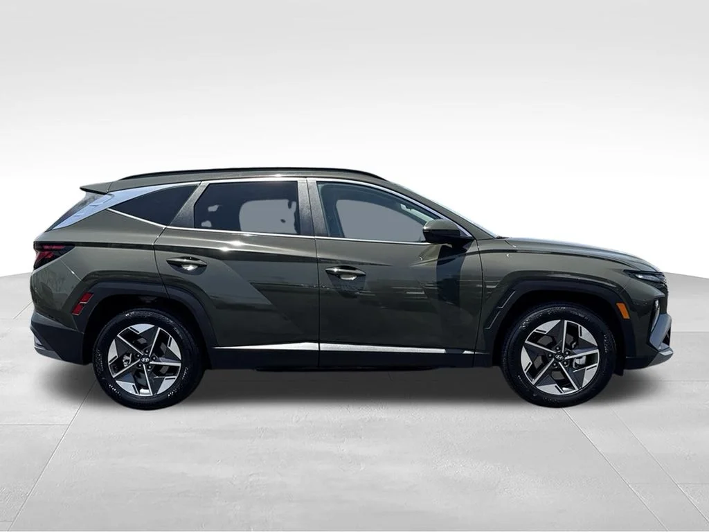 Used 2025 Green Hyundai SEL image 12