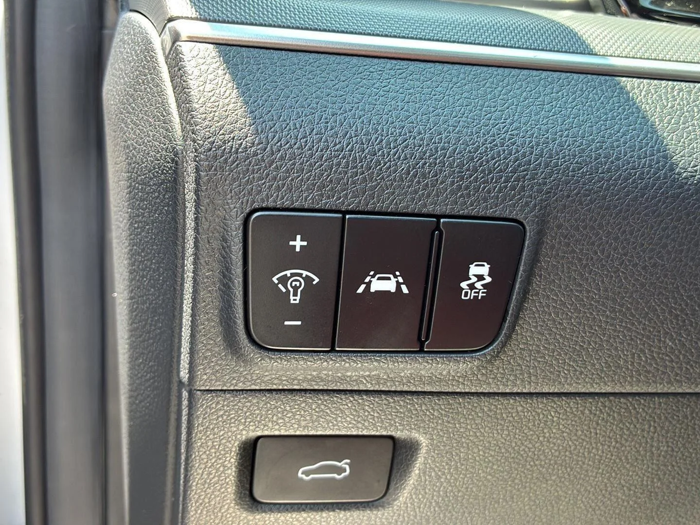 Used 2024 Glacial White Pearl Kia GT-Line image 24