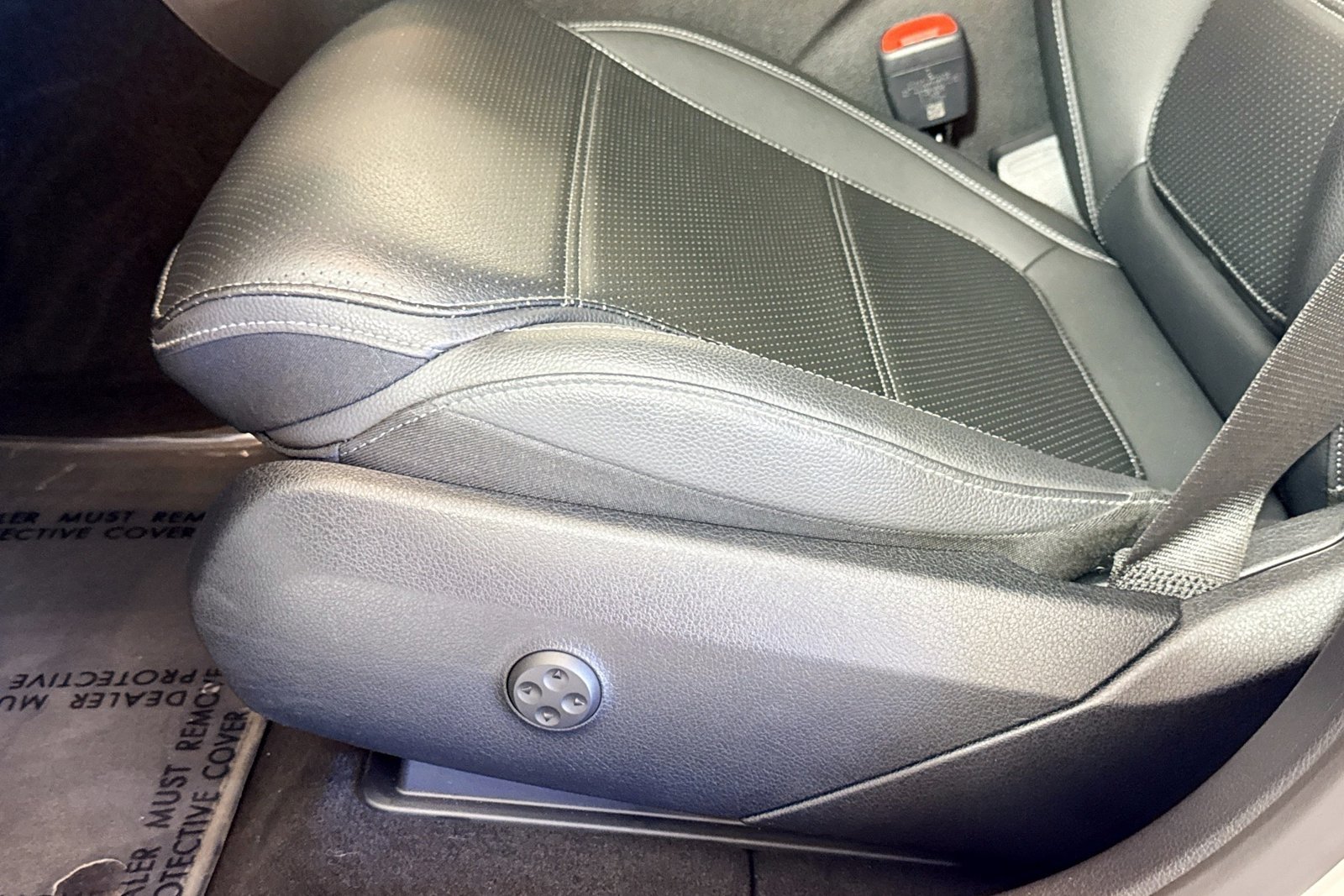 Certified Used 2026 Polar White Mercedes-Benz GLC 300 image 18